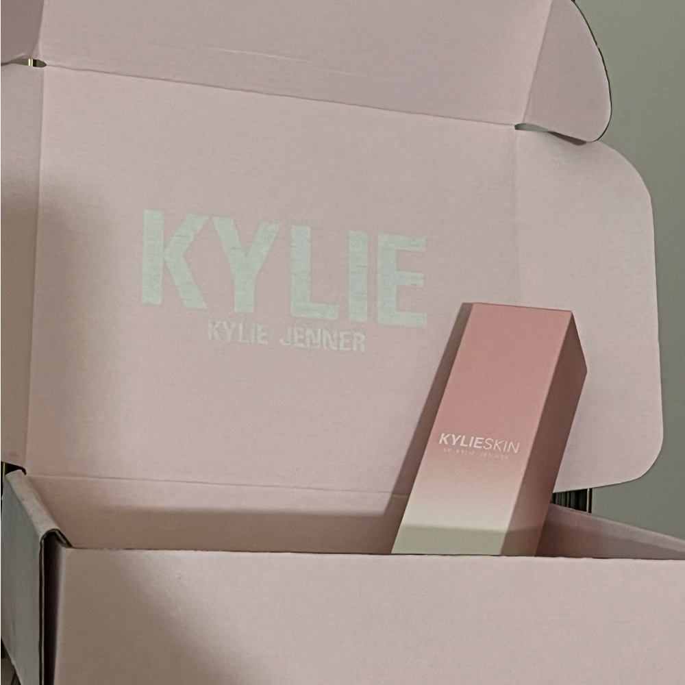 KylieSkin Clarifying Cleansing Gel